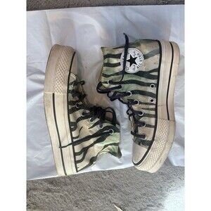 Converse Zebra woman's  Size 5 Read